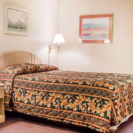 Rodeway Inn Финдли Экстерьер фото