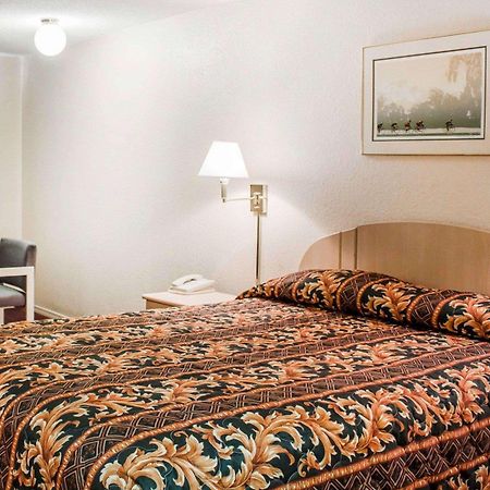 Rodeway Inn Финдли Экстерьер фото