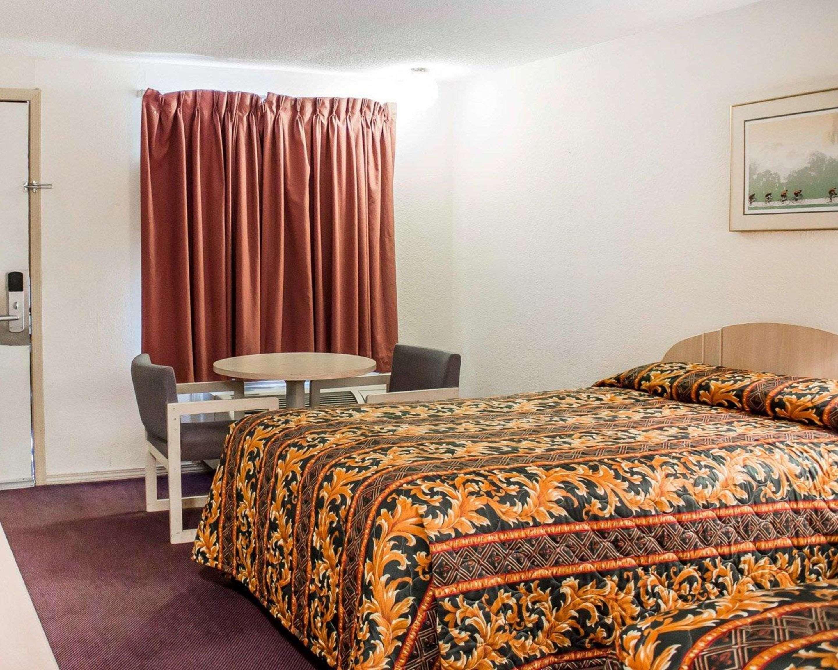 Rodeway Inn Финдли Экстерьер фото