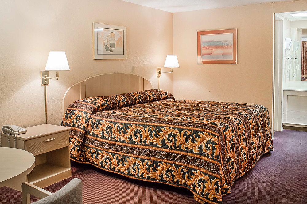 Rodeway Inn Финдли Экстерьер фото