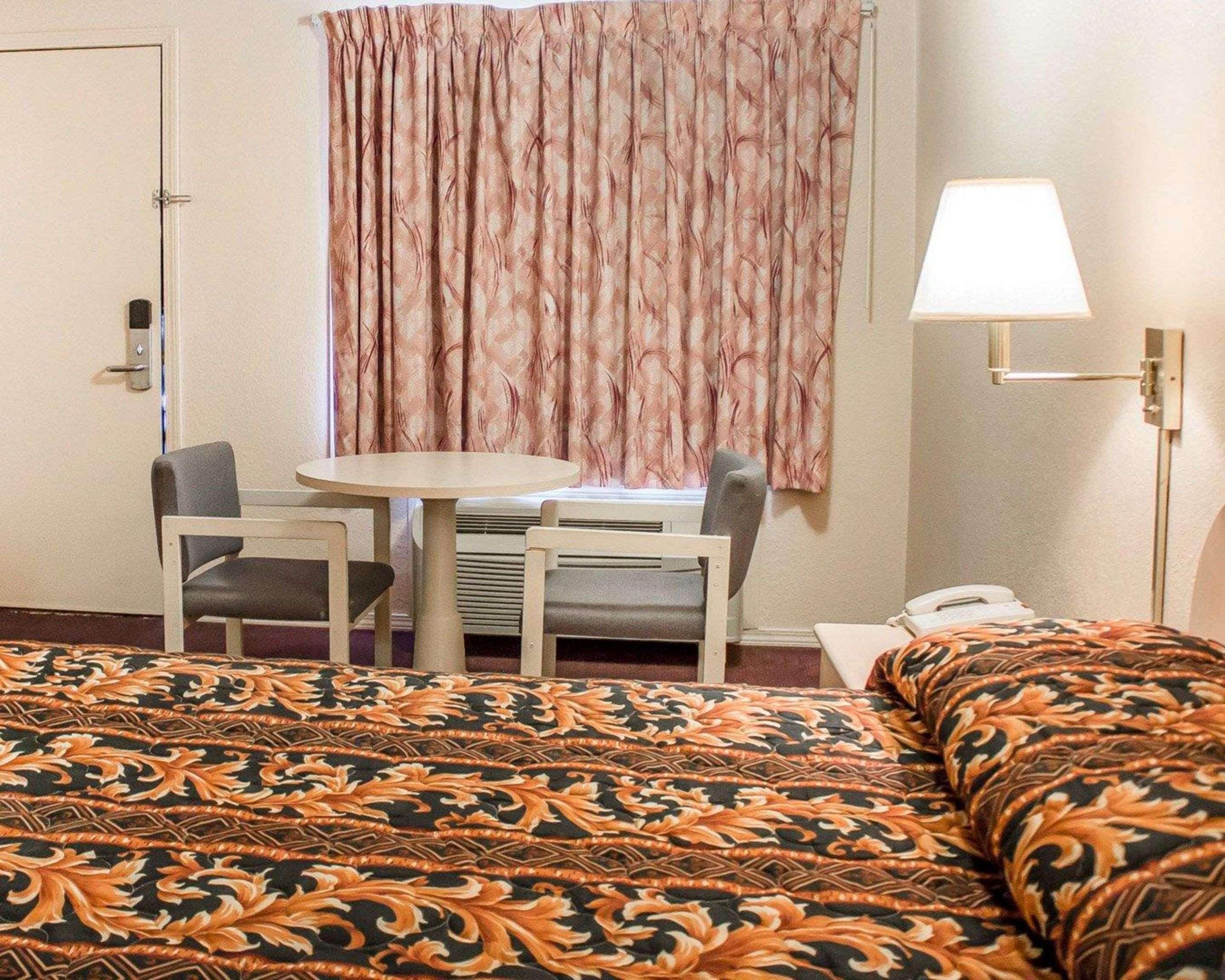 Rodeway Inn Финдли Экстерьер фото