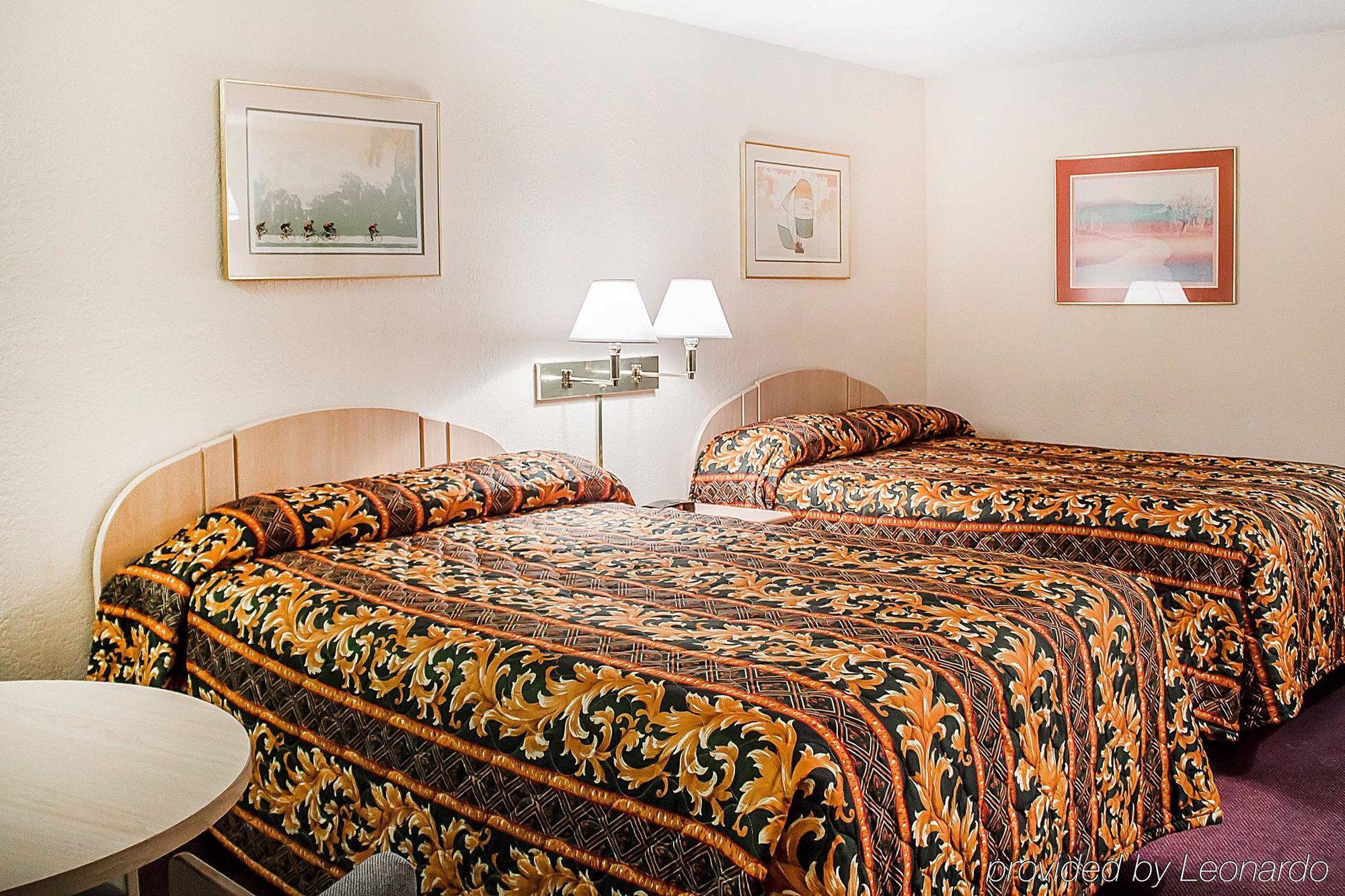 Rodeway Inn Финдли Экстерьер фото