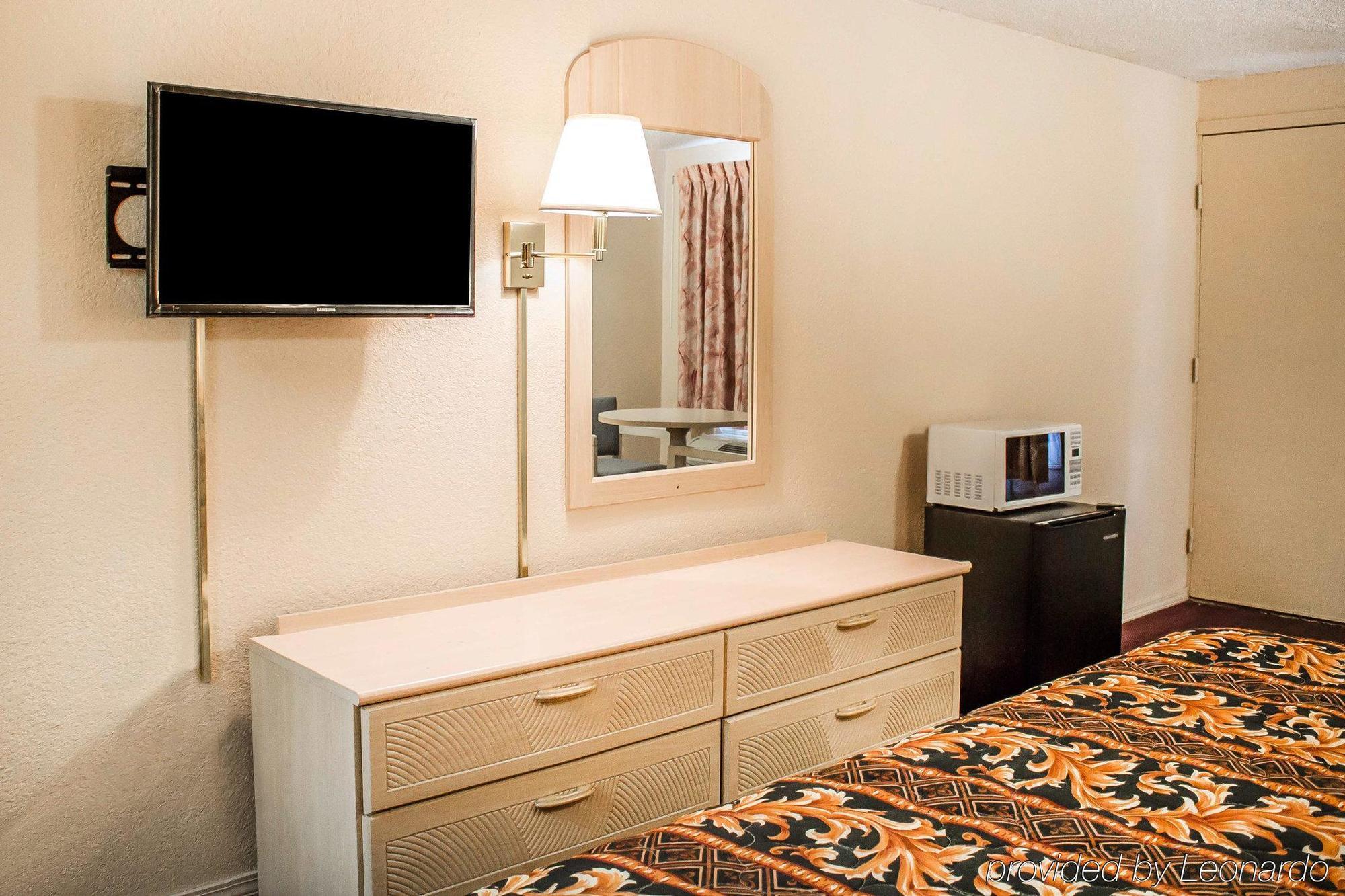 Rodeway Inn Финдли Экстерьер фото