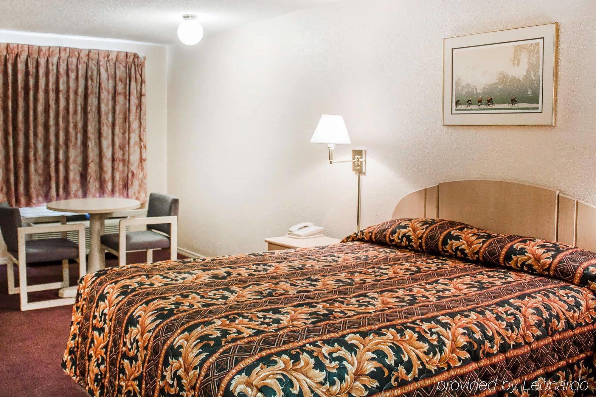 Rodeway Inn Финдли Экстерьер фото